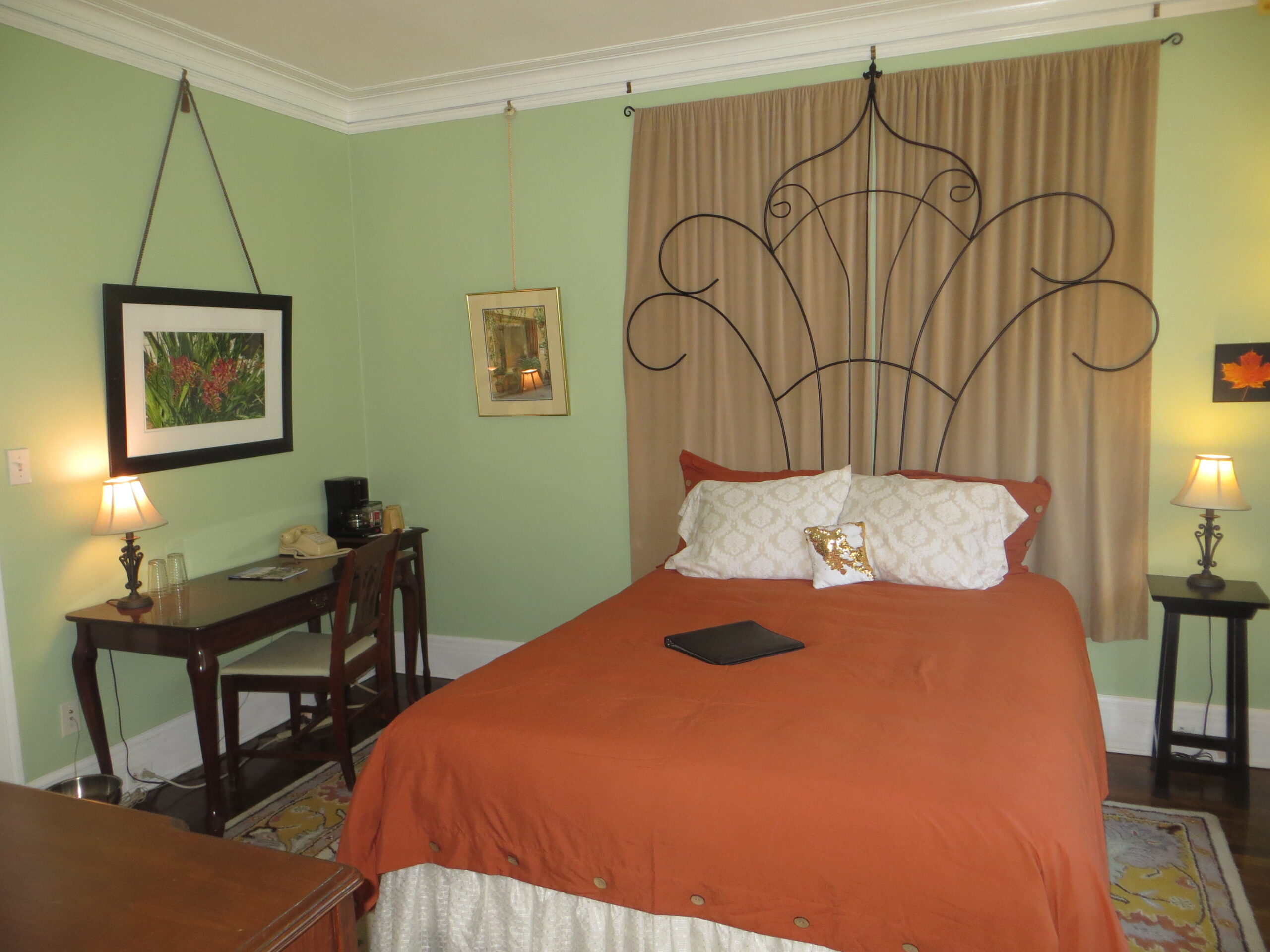 Guest Rooms | Peaches Bed & Breakfast